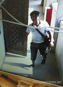 “午6点老婆给二老打德律风就没人接了